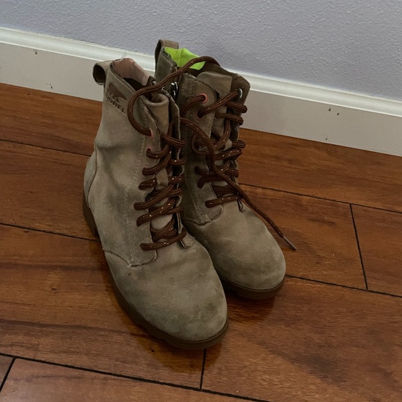 Brown sorel boots - Picture 3 of 6